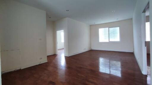 Spacious unfurnished living room with natural light