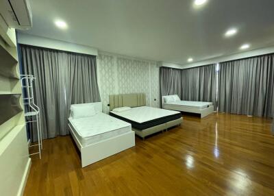 Spacious Bedroom with Two Beds and Hardwood Flooring