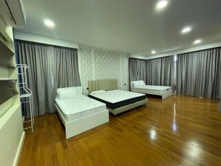 Spacious Bedroom with Two Beds and Hardwood Flooring