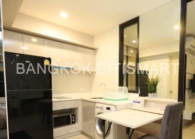 Condo at Life Asoke for rent