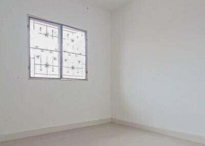 Spacious unfurnished bedroom with a large window