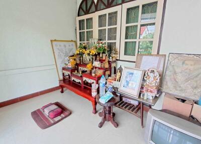 Spacious living room with traditional decorations and an altar
