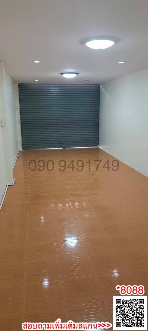 Spacious unfurnished room with tiled flooring and ceiling lights