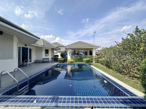 3 Bedrooms House in Green Field Villa 5 East Pattaya H011525