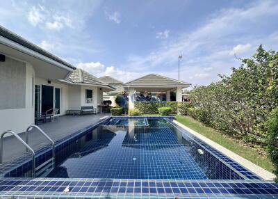 3 Bedrooms House in Green Field Villa 5 East Pattaya H011525