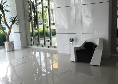 Condo for Rent at Supalai Park Ekkamai - Thonglor