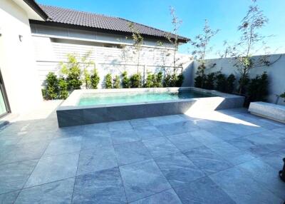 New modern poolvilla in Huay Yai for sale