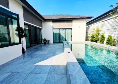 New modern poolvilla in Huay Yai for sale
