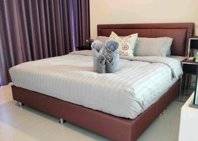 2-BR Condo at Rhythm Sukhumvit 42 near BTS Ekkamai