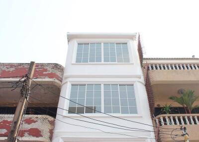 3-BR Townhouse near BTS Thong Lor (ID 513937)