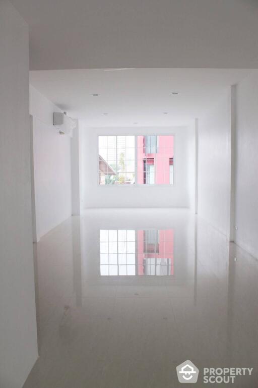 4-BR Townhouse near BTS Thong Lor (ID 513937)