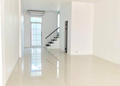 3-BR Townhouse near BTS Thong Lor (ID 513937)