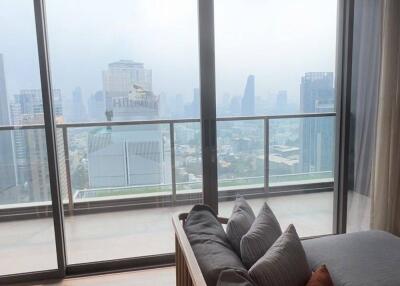 2-BR Serviced Apt. near BTS Phrom Phong