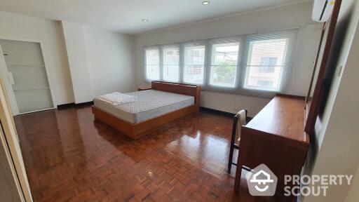 2-BR Apt. near BTS Phloen Chit