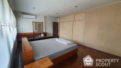 2-BR Apt. near BTS Phloen Chit