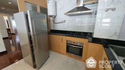 2-BR Apt. near BTS Phloen Chit