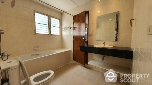 1-BR Apt. near BTS Phloen Chit