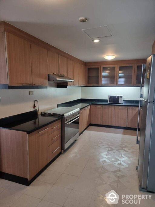 4-BR Apt. near BTS Phrom Phong