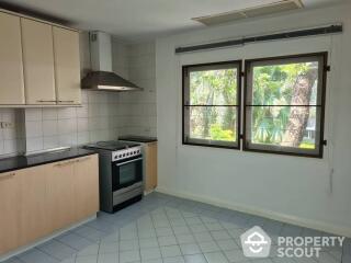 4-BR Apt. near BTS Phloen Chit