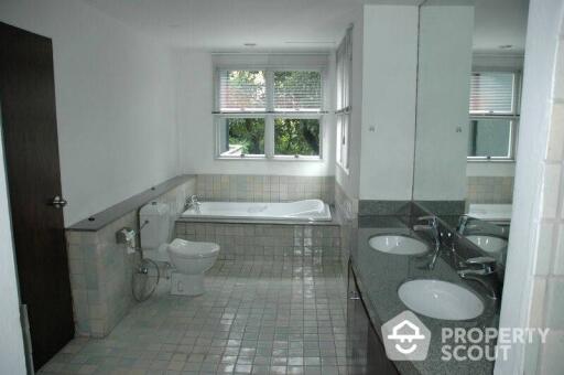 3-BR Apt. near BTS Surasak (ID 513065)