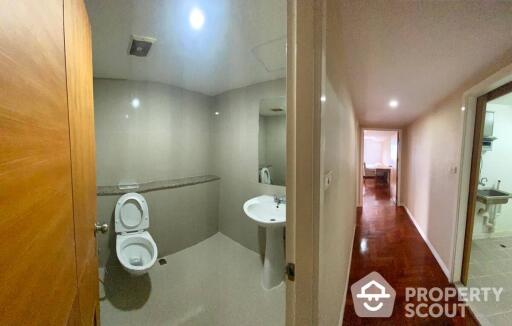 2-BR Serviced Apt. near MRT Khlong Toei (ID 411002)