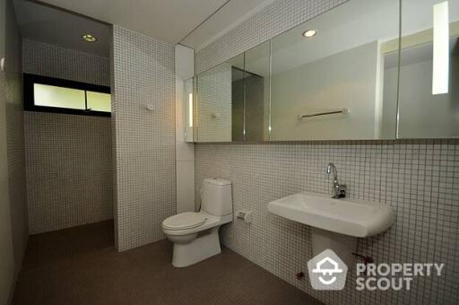 2-BR Apt. near MRT Phetchaburi