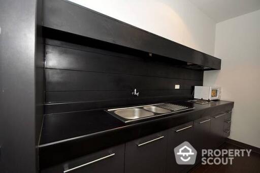 2-BR Apt. near MRT Phetchaburi