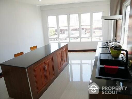 3-BR Apt. near BTS Saphan Taksin