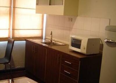 2-BR Apt. near MRT Si Lom