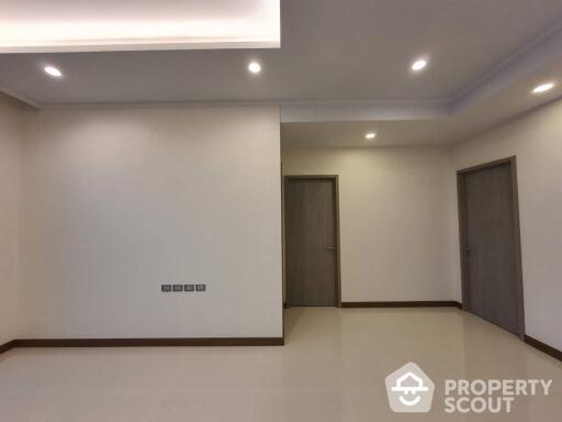 3-BR Condo at Supalai Oriental Sukhumvit 39 near MRT Phetchaburi (ID 513857)