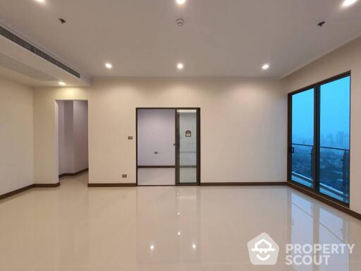 3-BR Condo at Supalai Oriental Sukhumvit 39 near MRT Phetchaburi (ID 513857)