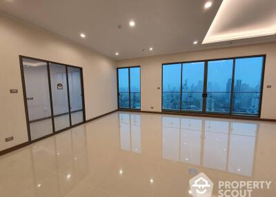 3-BR Condo at Supalai Oriental Sukhumvit 39 near MRT Phetchaburi (ID 513857)