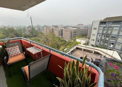 Mountain view! Beautiful 3 bedroom condo for sale in 103 Condo 2 in Nimman. Walk to shops and cafes.