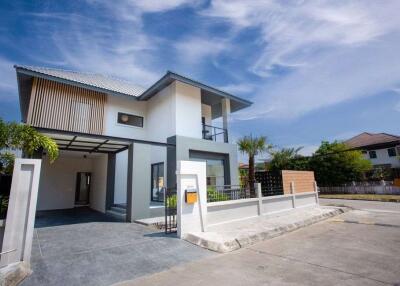 A modern house 3 bed with private pool for sale in Hang Dong, Chiang Mai