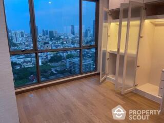 3-BR Condo at Supalai Oriental Sukhumvit 39 near MRT Phetchaburi