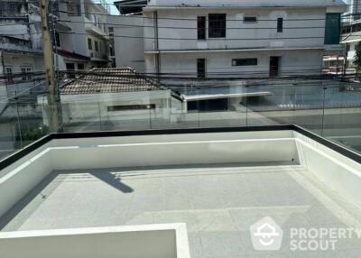 3-BR Townhouse in Chong Nonsi