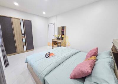 2 Bedrooms Townhouse in Chatkaew Village East Pattaya H011770