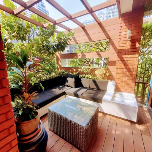 Cozy and lush balcony with seating and plant decorations