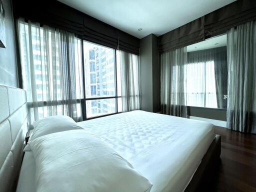 Modern Bedroom with Floor-to-Ceiling Windows and City View