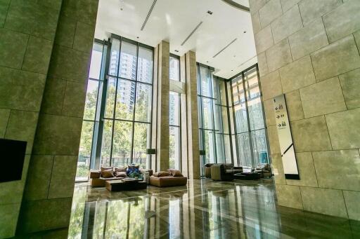 Spacious building lobby with high ceilings and modern design