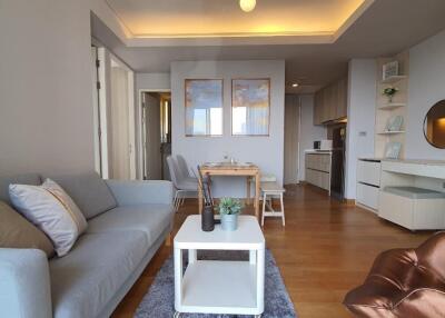 Bright and modern open-plan living room with connecting dining area and kitchen