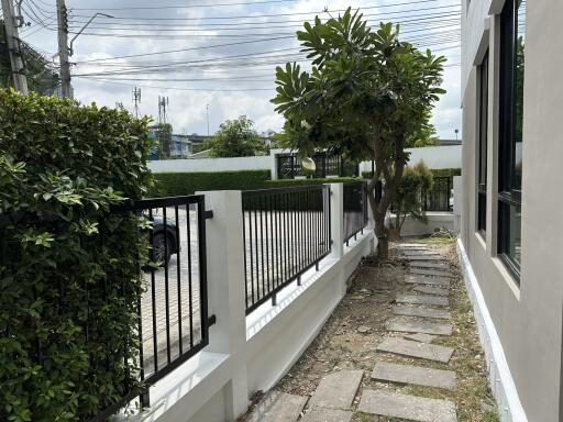 Townhouse for Rent at Bless Town Sukhumvit 50