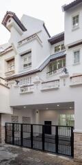 For Sale Bangkok Town House Lat Phrao MRT Ratchadapisek Chatuchak