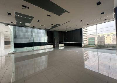 For Rent Bangkok Retail Rama 9 MRT Ratchadapisek Din Daeng