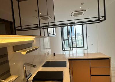 1-BR Condo at Supalai Icon Sathorn near MRT Si Lom