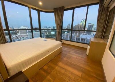 Q Chidlom-Phetchaburi  Modern 2 Bedroom Condo With City Views