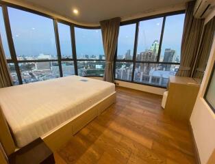 Q Chidlom-Phetchaburi  Modern 2 Bedroom Condo With City Views