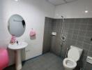 Spacious bathroom with modern fittings