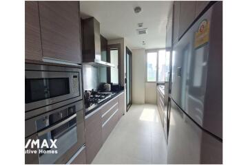 Apartment 3 Bedrooms / For Rent /  Promphong area