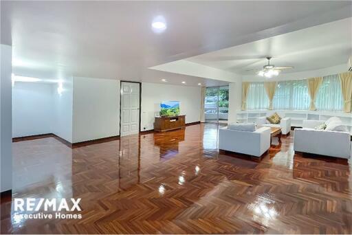 Pet freindly New renoavted spacious 3beds + maid Sukhumvit 26